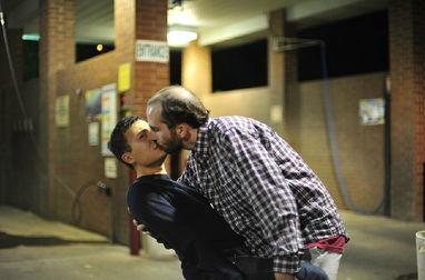 吃瓜男生拍照诡异,揭秘吃瓜男生拍照诡异现象背后的秘密