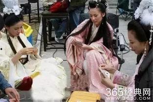 片场吃瓜导演叫什么,揭秘“吃瓜导演”背后的真实故事