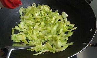 吃白瓜的视频,白瓜视频教你轻松解锁夏日清爽美味