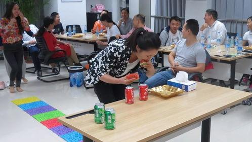 吃瓜联欢会,欢乐盛宴，共享瓜界盛宴